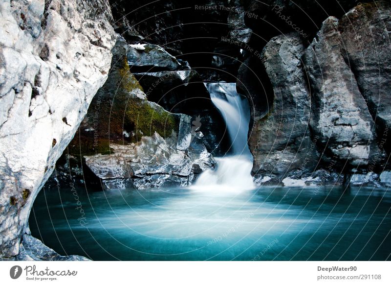 Ursprung Umwelt Natur Wasser Felsen Fluss Wasserfall Zufriedenheit Weisheit Neugier Abenteuer Farbfoto Außenaufnahme Menschenleer Abend Zentralperspektive