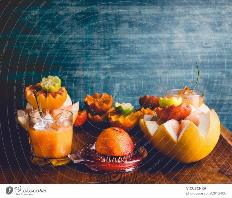 Zitrusfrüchte und Saft in Glas Lebensmittel Frucht Orange Ernährung Bioprodukte Vegetarische Ernährung Diät Getränk Stil Design Gesundheit Gesunde Ernährung