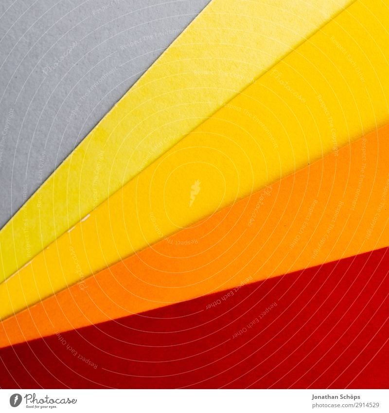grafisches Hintergrundbild aus Buntpapier Basteln Papier einfach gelb grau orange rot flach Geometrie graphisch Entwurf minimalistisch Karton Textfreiraum Farbe