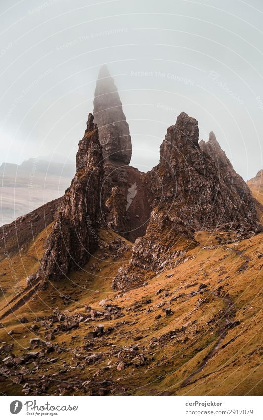 Old Man of Storr im Nebel auf Isle of Skye IX Ausflug Tourismus Abenteuer Ferien & Urlaub & Reisen Berge u. Gebirge wandern Umwelt Ferne Natur Freiheit Nordsee