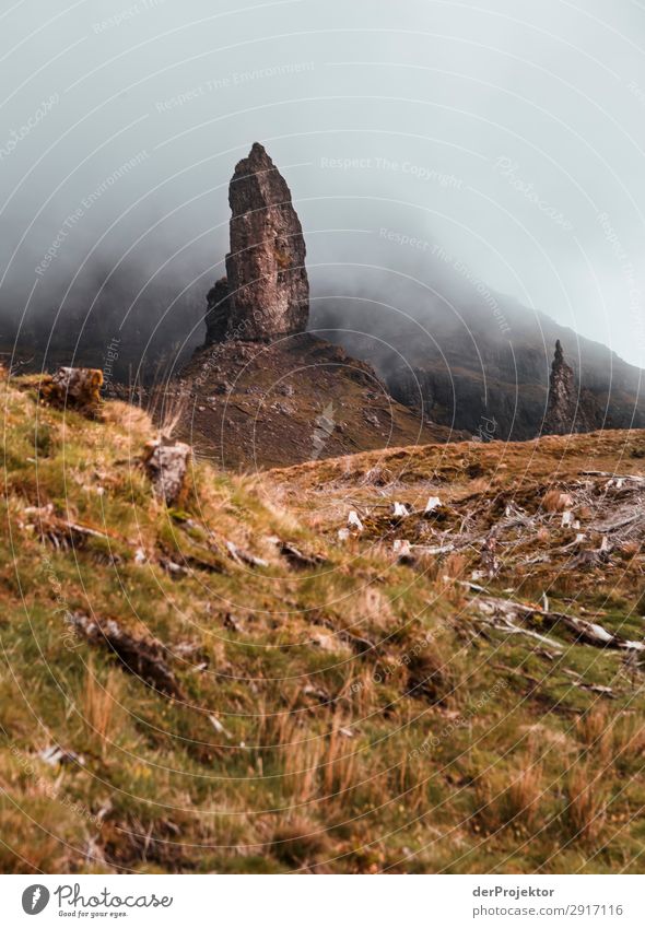 Old Man of Storr im Nebel auf Isle of Skye IV Ausflug Tourismus Abenteuer Ferien & Urlaub & Reisen Berge u. Gebirge wandern Umwelt Ferne Natur Freiheit Nordsee