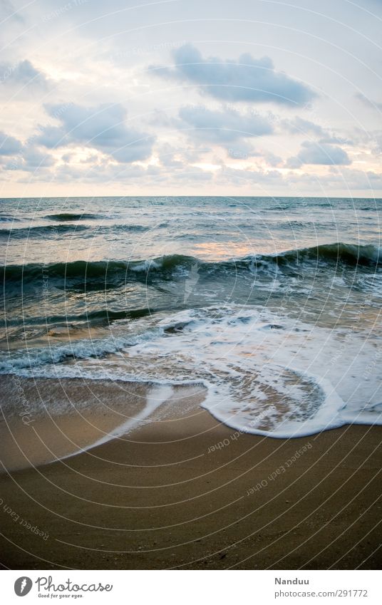~~~~~~~~~~~~~ Umwelt Natur Landschaft Urelemente Wasser Schönes Wetter Küste ästhetisch Unendlichkeit Meer Strand ruhig Wolken Pastellton Farbfoto