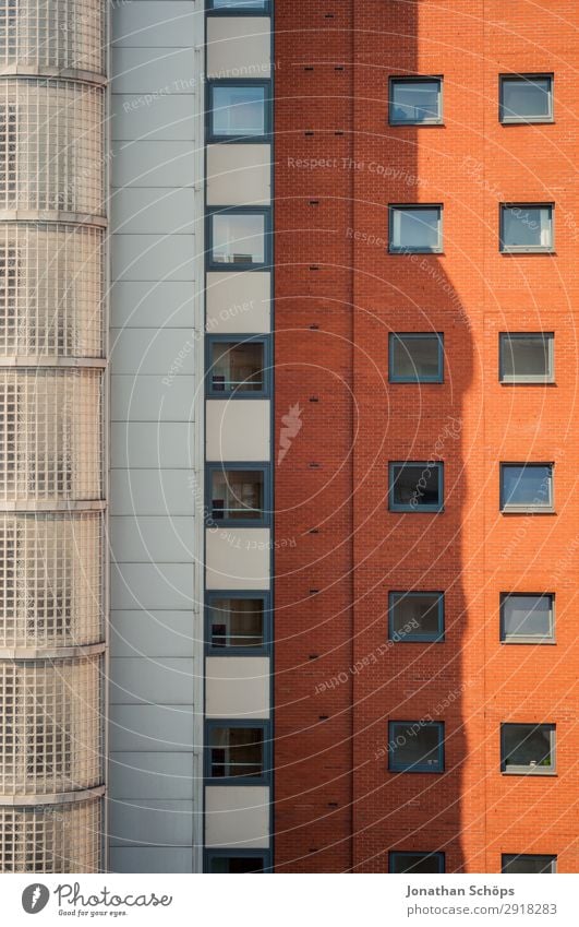orange Hochhausfassade in Leeds, England Haus Bankgebäude Bauwerk Gebäude Architektur Fassade ästhetisch Schatten Fenster Häusliches Leben Büro Großbritannien