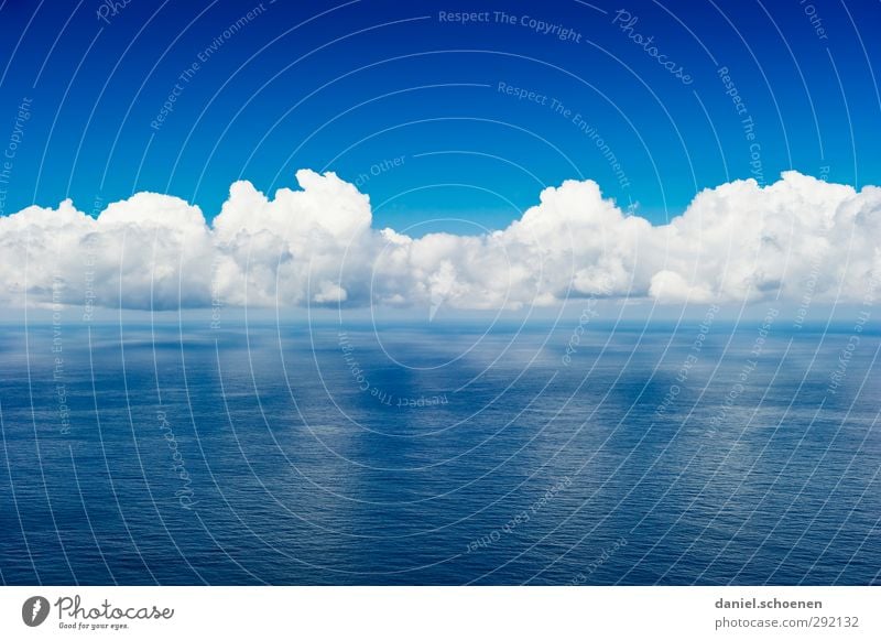 Blau und Weiß satt Ferien & Urlaub & Reisen Tourismus Ferne Freiheit Sommer Meer Umwelt Natur Himmel Wolken Klima Wetter Schönes Wetter blau weiß Horizont