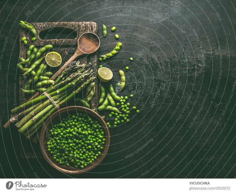 Grün Kochen Lebensmittel Gemüse Ernährung Bioprodukte Vegetarische Ernährung Diät Geschirr Löffel Lifestyle Stil Gesunde Ernährung Tisch Kochlöffel Design
