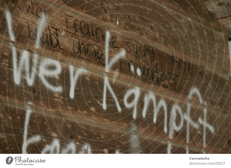 Wer Kämpft Holzwand obskur Sprayerei Holzbrett Toilette Farbspray Graffiti