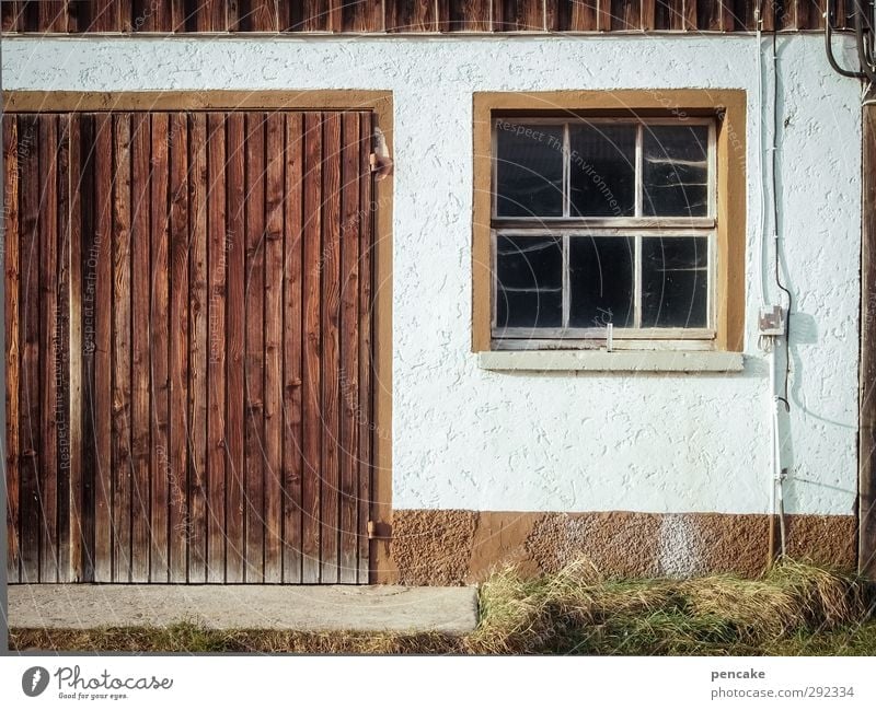 alte häuser | höfisch Dorf Haus Gebäude Bauernhof Stall Scheunentor Mauer Wand Fenster Tür Holz Arbeit & Erwerbstätigkeit atmen anstrengen Duft Einsamkeit Natur