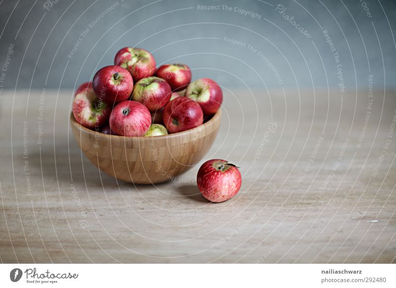 Stilleben mit Äpfeln Lebensmittel Frucht Apfel Ernährung Bioprodukte Vegetarische Ernährung Diät Schalen & Schüsseln Holzschale Gesundheit Duft frisch schön