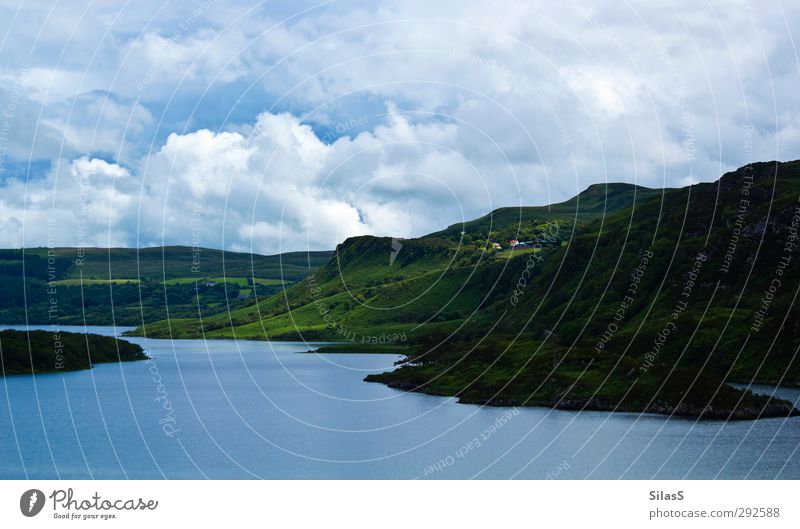 Urlaub auf der Insel III Landschaft Wasser Himmel Wolken Gras Hügel Seeufer Republik Irland blau grün weiß Zufriedenheit Farbfoto Außenaufnahme Tag Licht