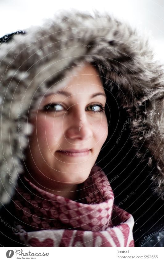 Inuit-Style Lifestyle Stil Winter Winterurlaub Mensch feminin Junge Frau Jugendliche Erwachsene Leben Kopf Gesicht Auge Ohr Nase Augenbraue 1 18-30 Jahre Mode