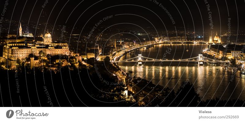 lichterglanz Hafenstadt Altstadt Bauwerk Architektur Sehenswürdigkeit Wahrzeichen Denkmal alt dunkel gold Donau Budapest Beleuchtung Nachtaufnahme