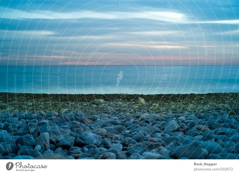 Blaue See Landschaft Wasser Himmel Wolken Nachthimmel Horizont Felsen Wellen Küste Strand Meer Mittelmeer Nizza Frankreich Europa Stadt Menschenleer Schifffahrt
