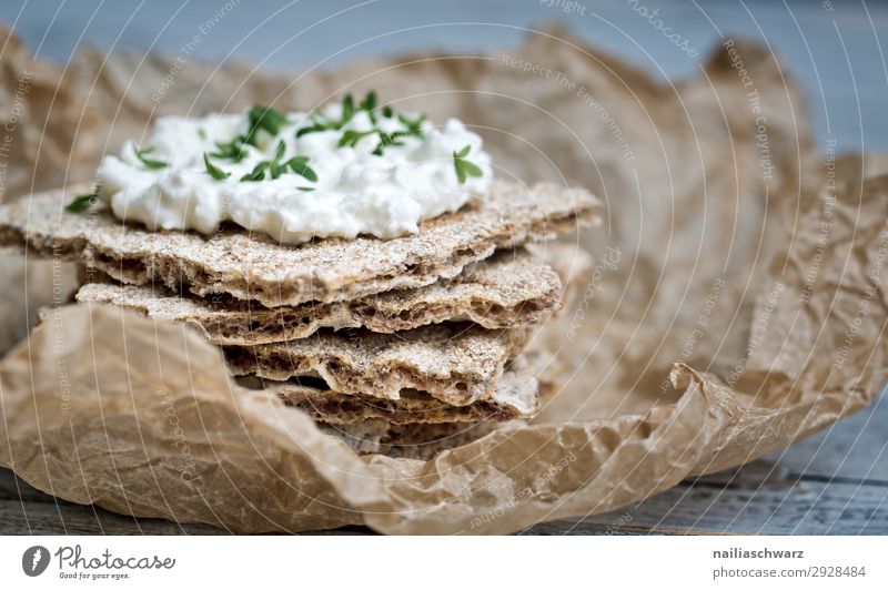 Knäckebrot mit Frischkäse Lebensmittel Joghurt Milcherzeugnisse Brot Kräuter & Gewürze Ernährung Bioprodukte Vegetarische Ernährung Diät Fasten Lifestyle