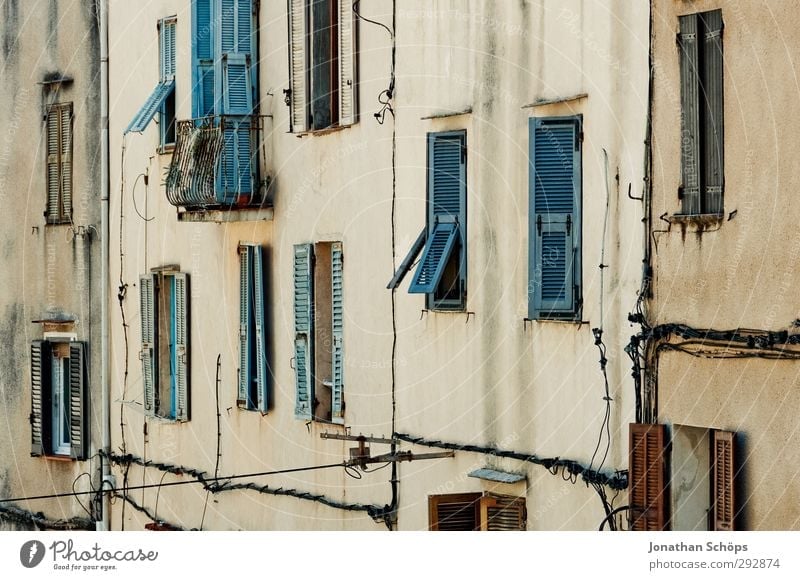 Korsika XXIII ästhetisch Süden Farbfoto Außenaufnahme Menschenleer Mauer Stein alt historisch Fenster aufwärts Architektur Wand Bauwerk Häusliches Leben