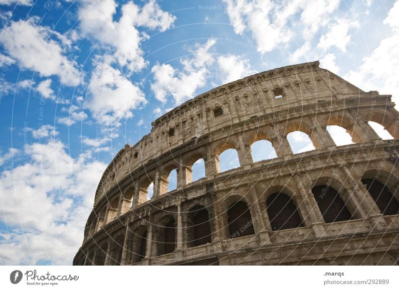 Rom Kultur Himmel Wolken Sommer Schönes Wetter Italien Bauwerk Sehenswürdigkeit Wahrzeichen Kolosseum alt historisch schön Perspektive Weltreise Farbfoto