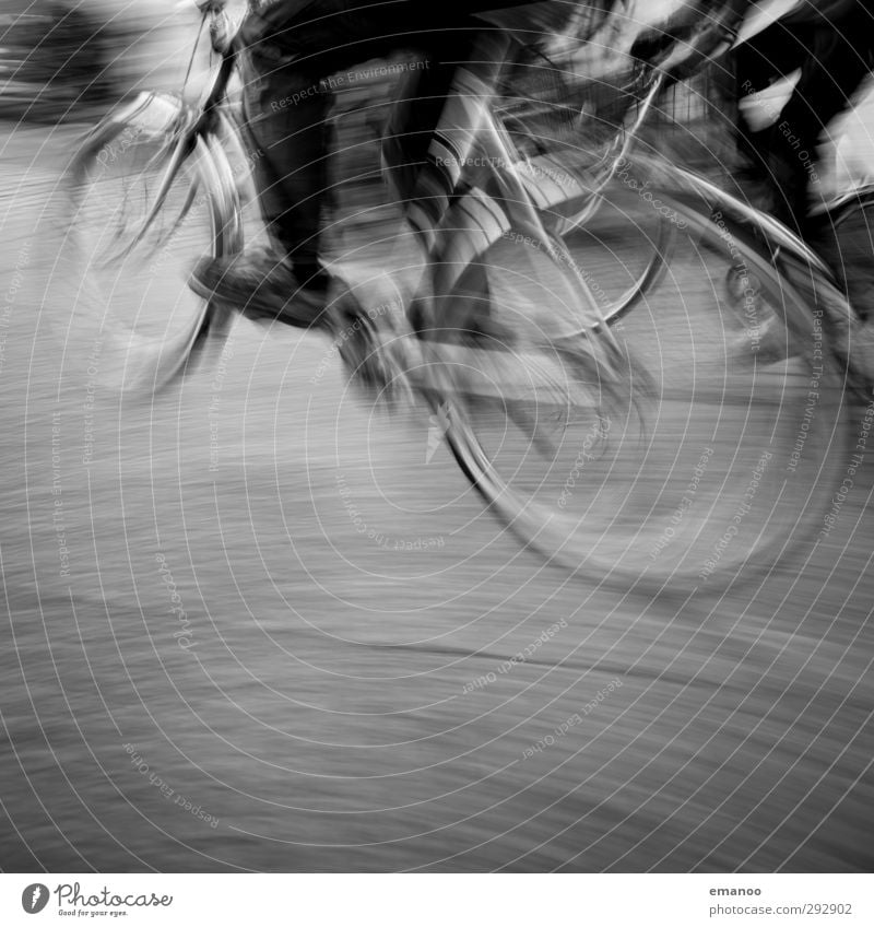 Mitfahrgelegenheit Lifestyle Stil Ferien & Urlaub & Reisen Fahrradtour Mensch 2 Stadt Stadtzentrum Verkehr Fahrradfahren Straße Wege & Pfade Bewegung alt dunkel