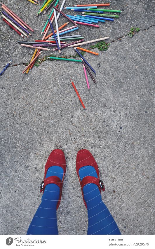 zeichnen wollen Frau Beine Füße stehen weiblich Damenschuhe Straße Schreibstift Zeichenstift Farbstift malen Konvolut Anhäufung Zweck seltsam außergewöhnlich