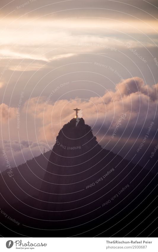 Christ the Redeemer Umwelt Natur Landschaft blau violett Sonnenuntergang Rio de Janeiro Brasilien Wolken Berge u. Gebirge Statue christ the redeemer