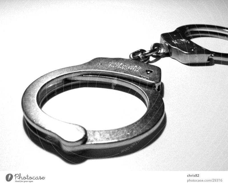 Handschellen Kriminalität obskur verhaftet Metall Makroaufnahme Haftstrafe Justizvollzugsanstalt Gesetze und Verordnungen