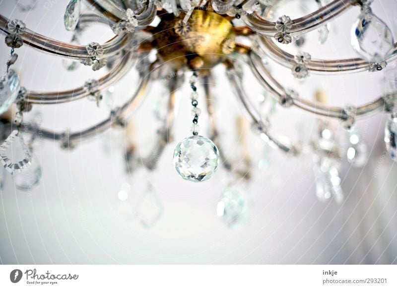 Kronleuchter | Antiquitäten Dekoration & Verzierung Kitsch Krimskrams Kristallkugel Kristallleuchter Glas Metall Gold glänzend hängen alt ästhetisch schön