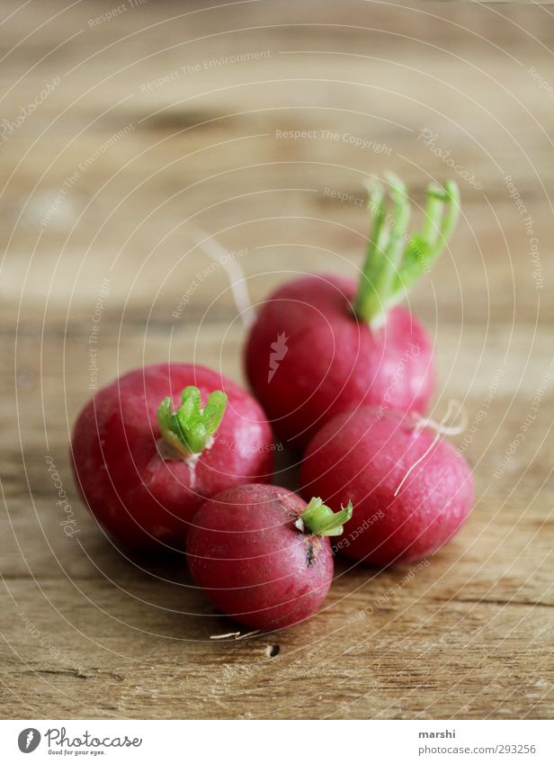 scharfe Fotos (800) Gemüse Ernährung Essen Bioprodukte Vegetarische Ernährung grün rot Scharfer Geschmack geschmackvoll Holztisch Würzig knackig lecker Farbfoto