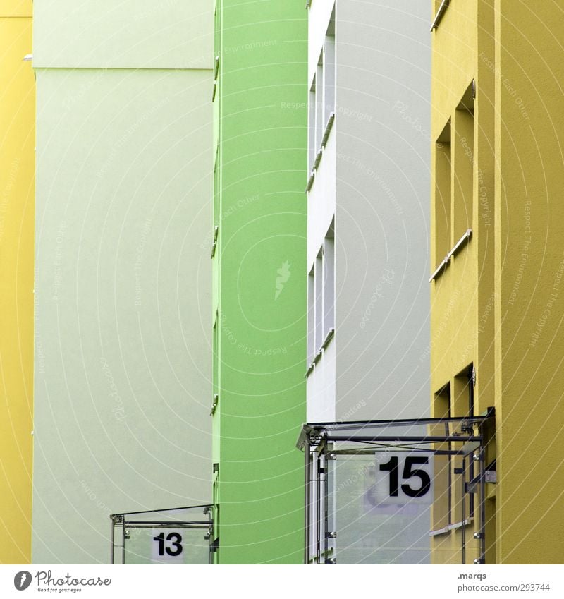 13|15 Haus Gebäude Architektur Fassade Fenster Hauseingang Ziffern & Zahlen Häusliches Leben Stadt gelb grün Farbe Ordnung Perspektive Hausnummer