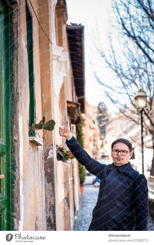Daumen hoch mit einem Kaktus Italien Rom Sightseeing Städtereise Stadt Reisefotografie Ferien & Urlaub & Reisen Ausflug Wand Porträt Junger Mann gut Top like