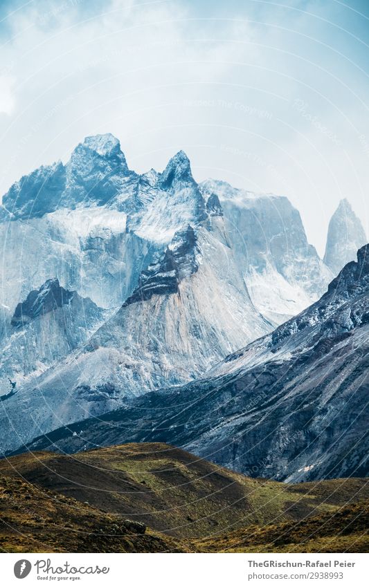 Torres del Paine - NP Umwelt Natur Landschaft blau Berge u. Gebirge Patagonien Chile Reisefotografie Wind Nationalpark Leidenschaft entdecken laufen los cuernos