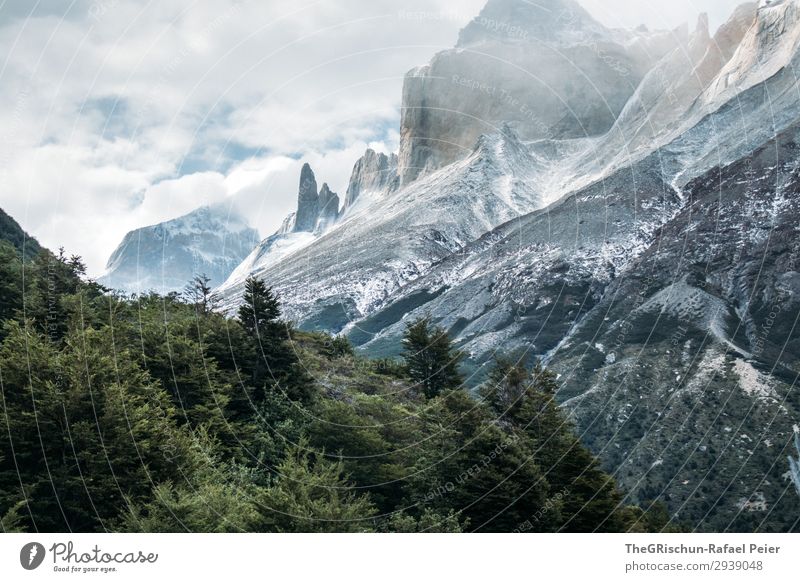 Imposante Bergwelt Umwelt Natur Landschaft blau grau schwarz weiß Patagonien Berge u. Gebirge Chile Wind Nationalpark Torres del Paine NP wandern Schnee