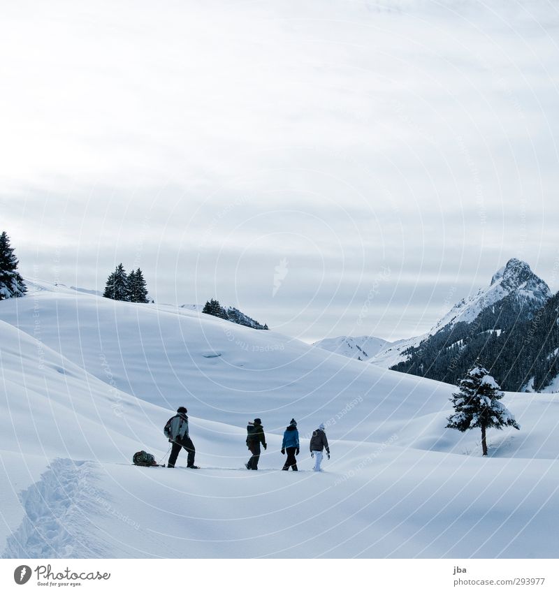 Schneeschuhtour Zufriedenheit ruhig Ausflug Freiheit Winter Winterurlaub Berge u. Gebirge wandern Schneeschuhe Mensch 5 Menschengruppe 0-12 Monate Baby