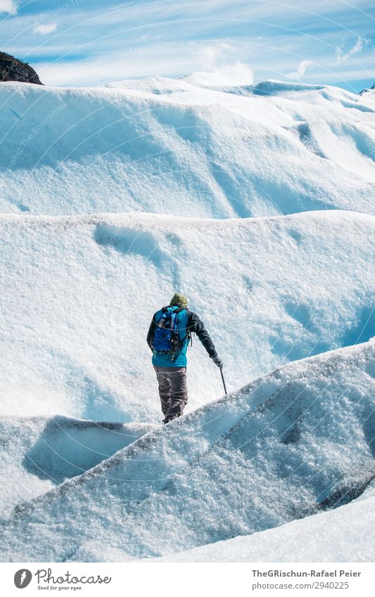 Gletscherwanerung - Perito Moreno Natur Landschaft blau türkis weiß Gletscherwanderung Eis Schnee laufen Eispickel Steigeisen Licht Schatten Kontrast Mann