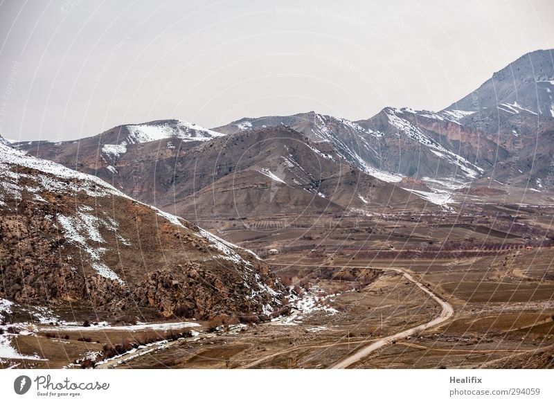 Emptiness Umwelt Natur Landschaft Winter schlechtes Wetter Eis Frost Schnee Hügel Berge u. Gebirge Gipfel Fluss Armenien Verkehrswege Straßenverkehr Autofahren