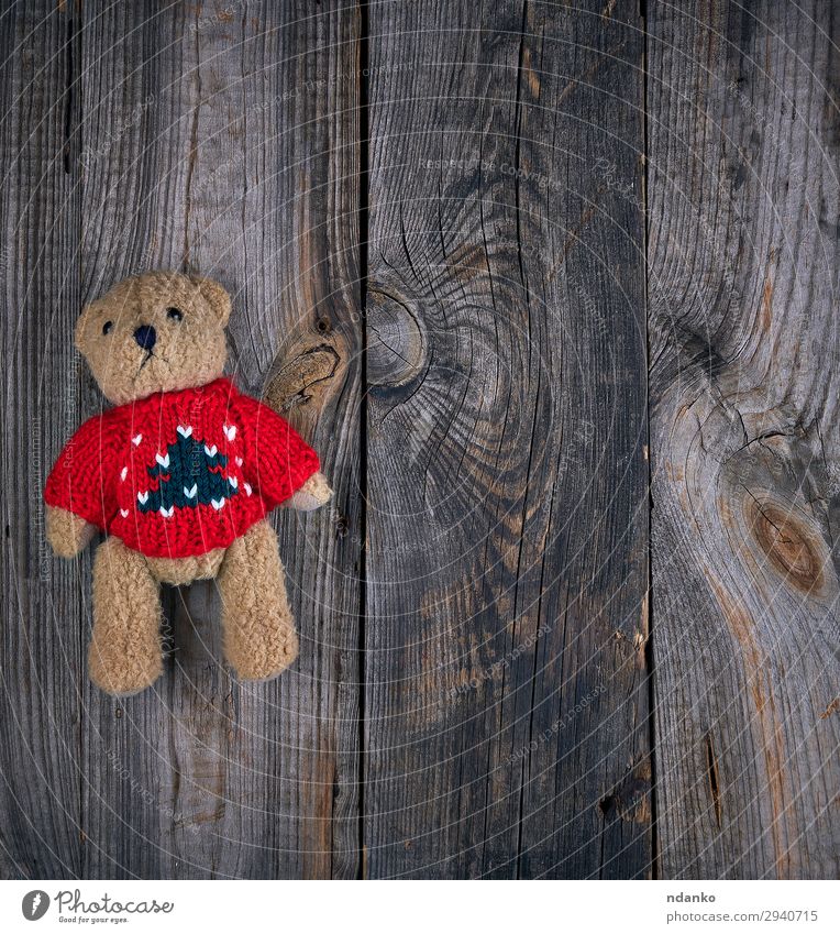 kleiner brauner alter Teddybär Kind Pullover Spielzeug Puppe Holz Liebe niedlich retro weich rot Idee Hintergrund Bär Entwurf Textfreiraum fluffig romantisch