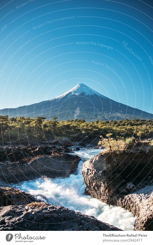 Saltos del petrohue - volcan Osorno Natur Landschaft blau weiß Wasserfall Vulkan Schnee Spitze Süßwasser Felsen Stein Lava Vulkan Osorno Himmel