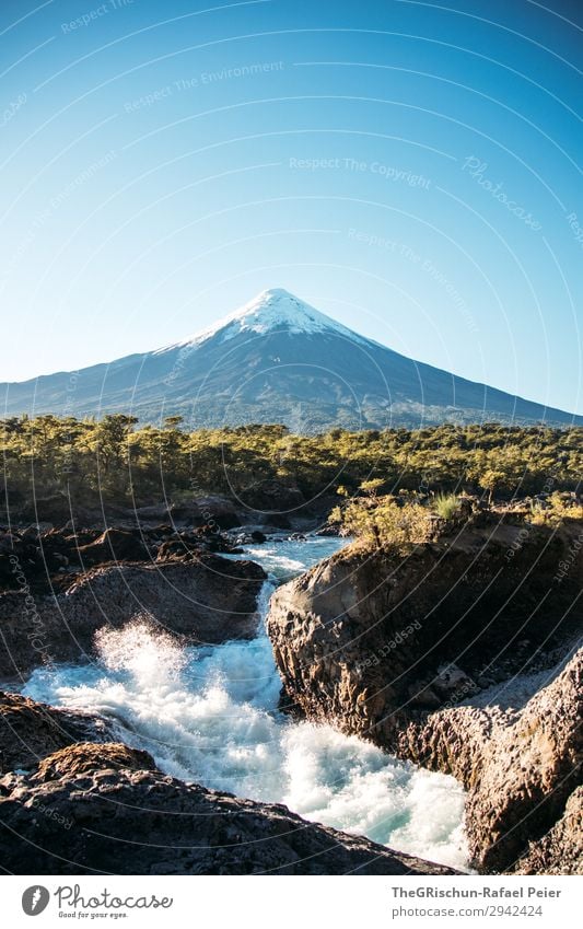 Saltos del petrohue - volcan Osorno Natur Landschaft blau weiß Vulkan Vulkan Osorno Wasserfall Chile Felsen Süßwasser Wald Schneebedeckte Gipfel Reisefotografie