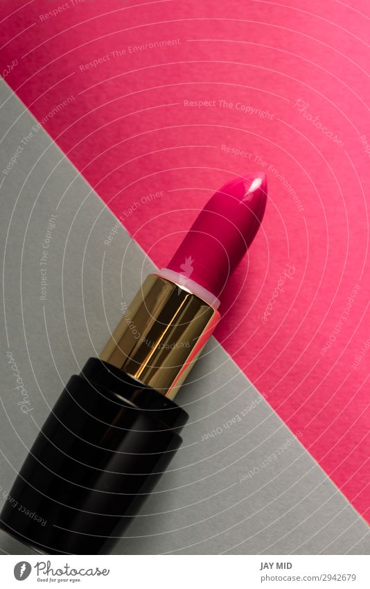 Rosa Lippenstift auf modernem Farbhintergrund Make-up-Konzept elegant Stil Kosmetik Schminke Rouge feminin Mode Accessoire trendy rosa Beautyfotografie Produkt