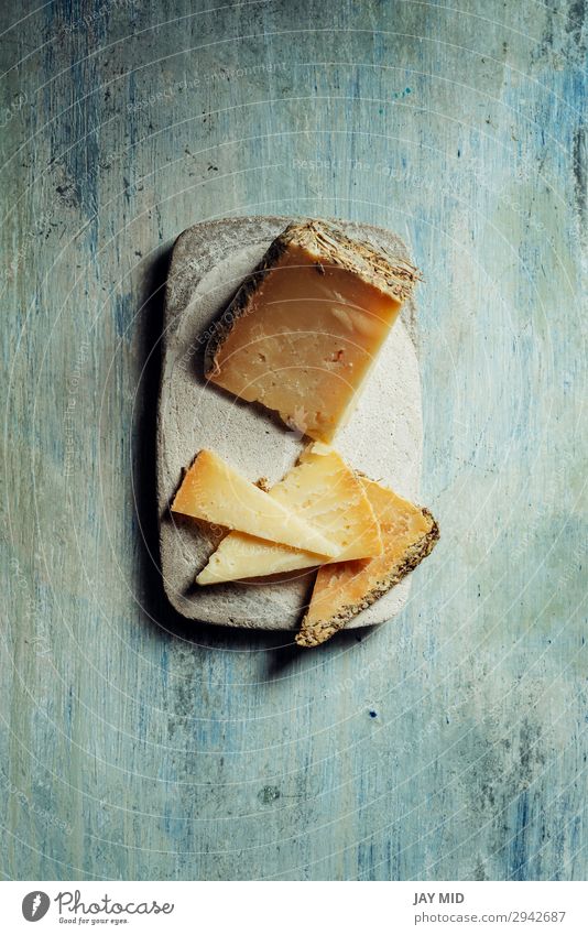 Halbgereifter Schafskäse Villarejo Rosmarin Käse Bioprodukte Vegetarische Ernährung Diät Preisverleihung Gastronomie alt dunkel frisch lecker natürlich blau