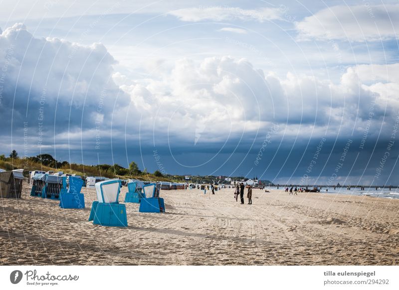 heiter bis wolkig Ferien & Urlaub & Reisen Tourismus Ferne Strand Meer Wellen Wasser Himmel Wolken Gewitterwolken Herbst Unwetter Ostsee bedrohlich natürlich