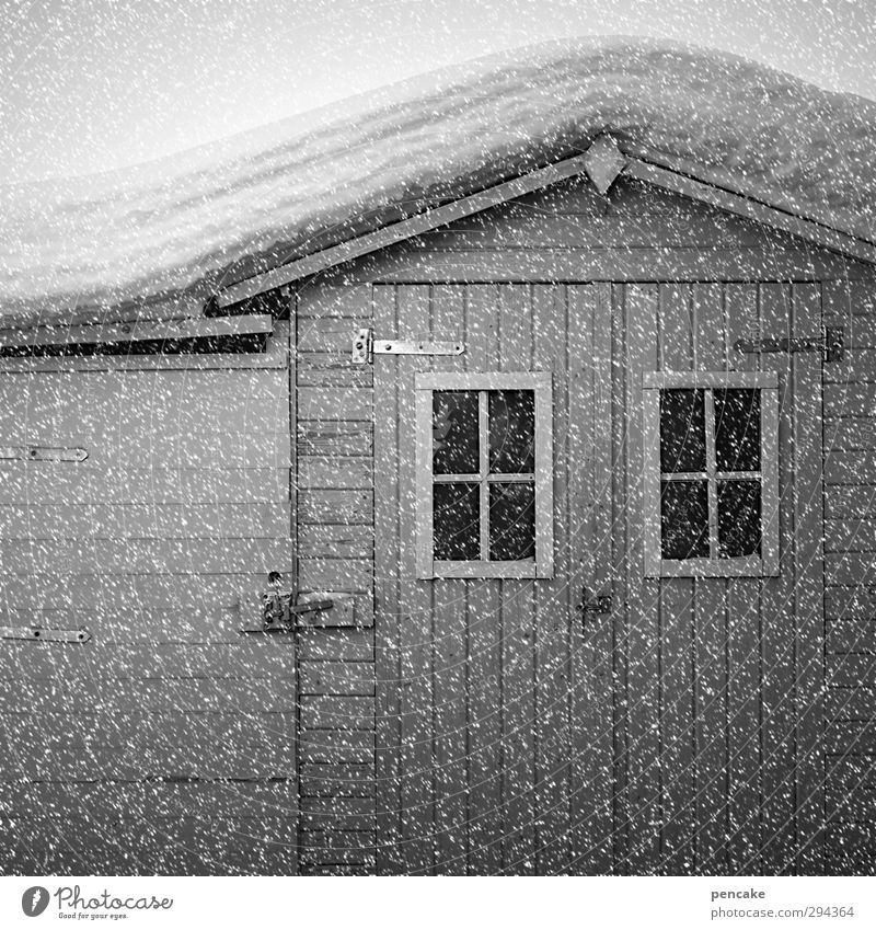 encore une fois Umwelt Urelemente Klima Wetter Eis Frost Schnee Schneefall Haus Hütte Fenster Tür Watte Holz ästhetisch authentisch nachhaltig Wärme Holzwand