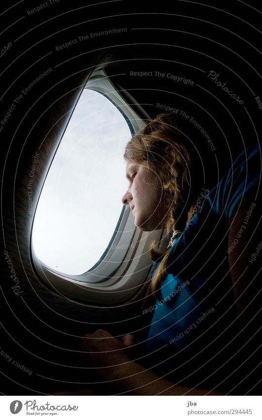Sind wir schon da? Ferien & Urlaub & Reisen Ferne feminin Junge Frau Jugendliche Erwachsene 1 Mensch 18-30 Jahre Verkehr Verkehrsmittel Luftverkehr Flugzeug
