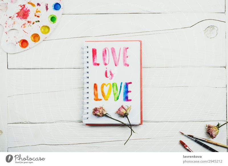 Skizzenbuch mit Griffschrift "Liebe ist Liebe". Künstler Business Farbe mehrfarbig Entwurf Kreativität Dekoration & Verzierung Design Schreibtisch Gemälde