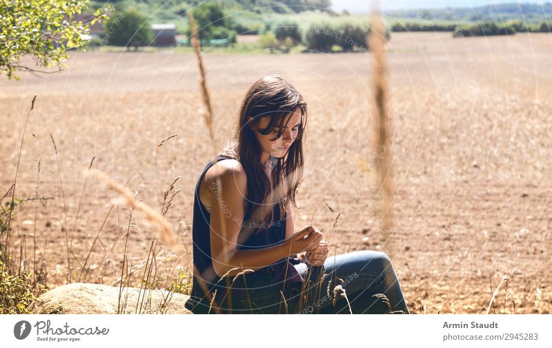 Portrait of a young, sad woman sitting in front of a field in summer Lifestyle Stil Sinnesorgane ruhig Ferien & Urlaub & Reisen Ausflug Abenteuer Ferne Freiheit