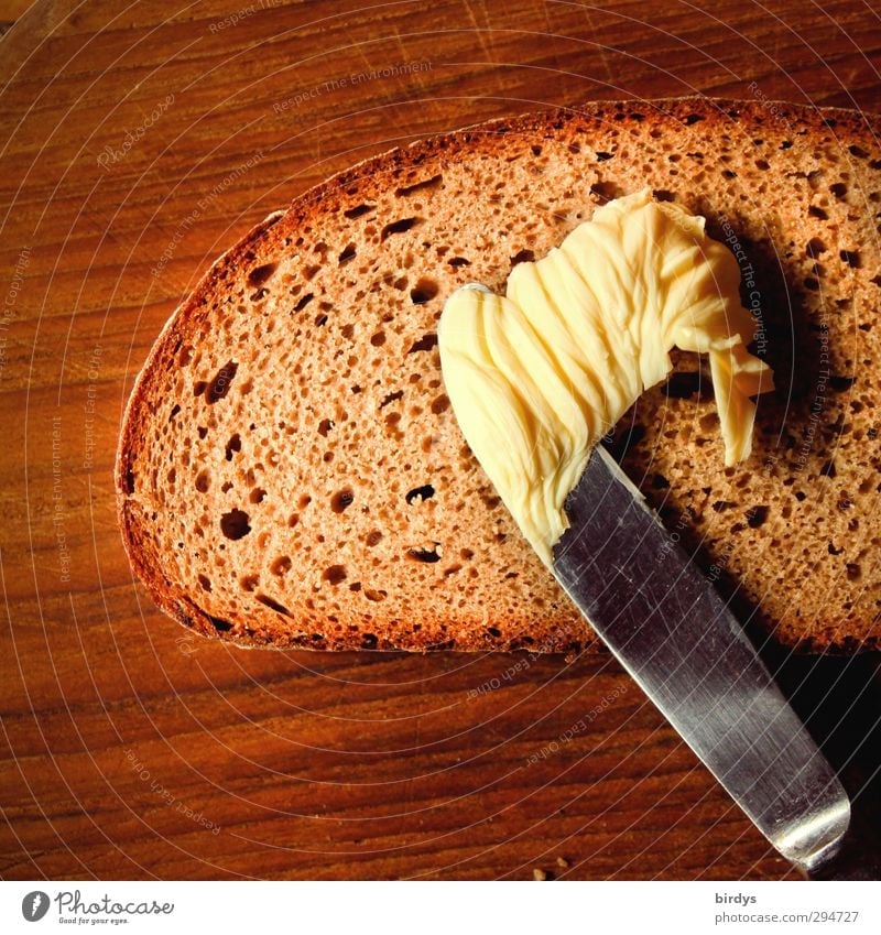 Brot + Butter Lebensmittel Belegtes Brot Ernährung Messer Holz streichen ästhetisch einfach lecker Originalität positiv braun gelb Appetit & Hunger genießen