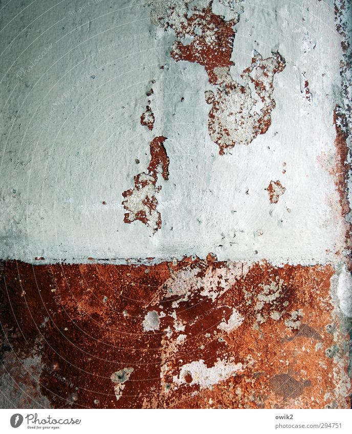 Verlorene Zeit Mauer Wand alt bedrohlich fest historisch trashig rot weiß Design Schwäche Vergänglichkeit verlieren Wandel & Veränderung Zerstörung Fleck