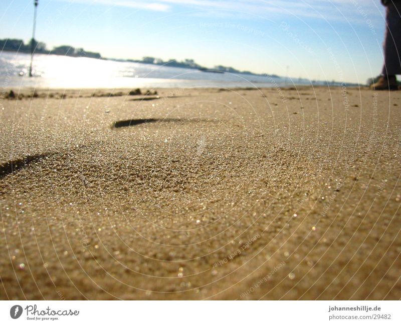 Schuhabdruck im Sand Strand Fußspur Weser Meer See Sommer Sonne Fluss