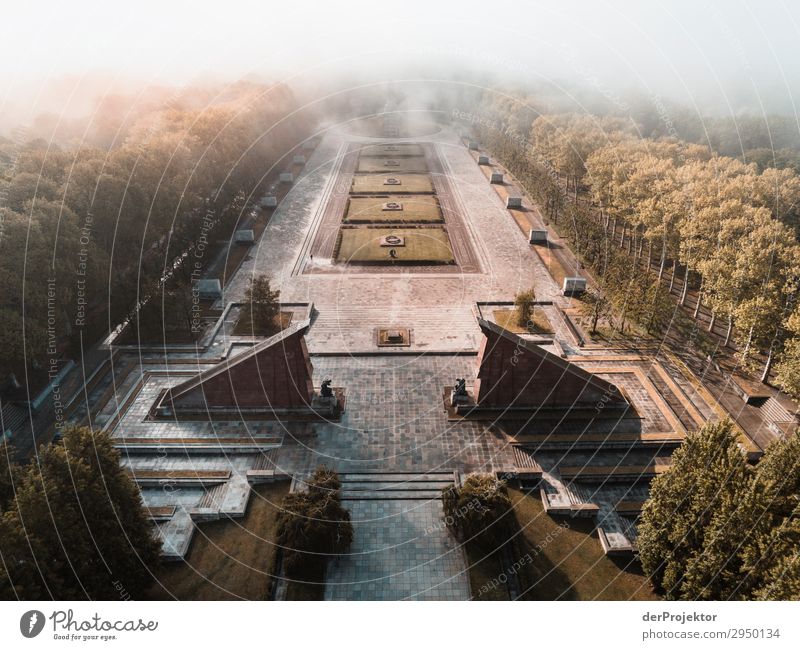 Sowjetisches Ehrenmal in Treptow Ferien & Urlaub & Reisen Tourismus Ausflug Abenteuer Ferne Freiheit Sightseeing Städtereise Nebel Bauwerk Gebäude Architektur