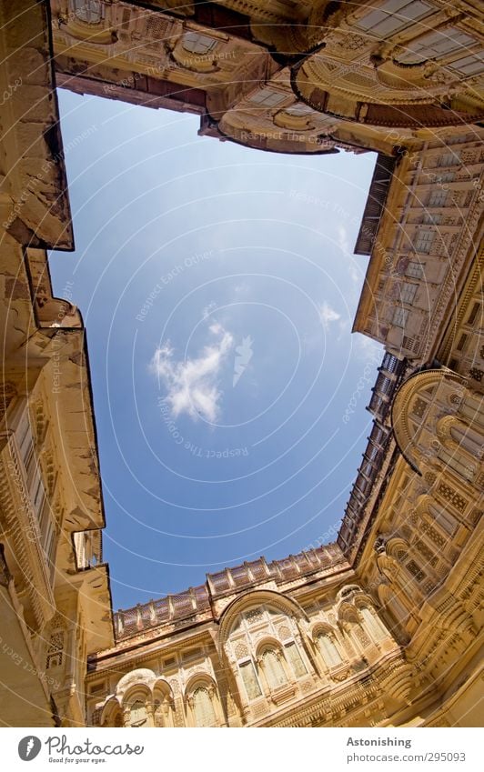 Hof Himmel Wolken Wetter Schönes Wetter Jodphur Rajasthan Indien Asien Stadt Haus Palast Burg oder Schloss Bauwerk Gebäude Architektur Mauer Wand Fassade Balkon