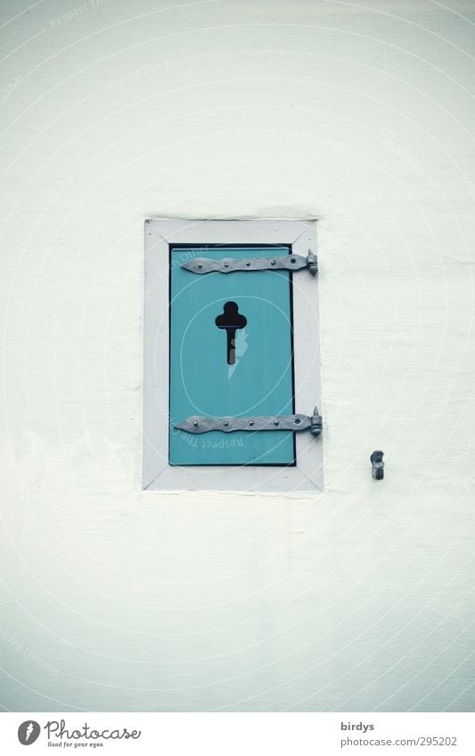 türkis Fassade Fenster Fensterladen Kreuz Freundlichkeit frisch historisch schön blau ästhetisch Stadt geschlossen 1 Farbfoto Außenaufnahme Menschenleer