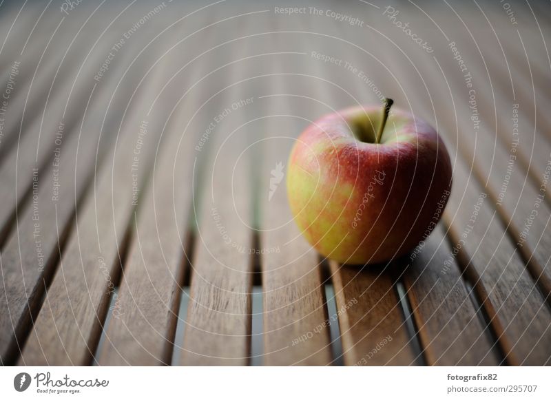 an apple a day Lebensmittel Frucht Apfel Schalen & Schüsseln liegen Gesundheit Tisch Holztisch Fluchtlinie Elstar Farbfoto mehrfarbig Textfreiraum links