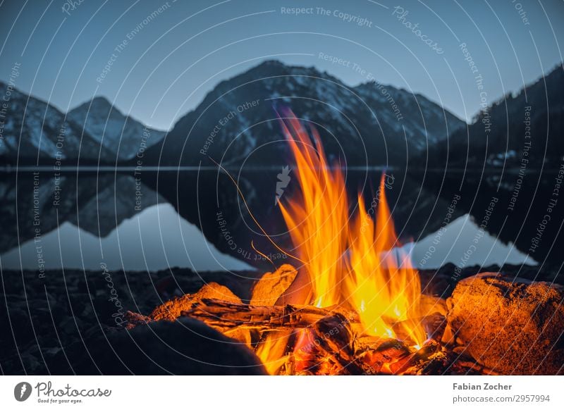 Feuer am Plansee Ausflug Abenteuer Camping Berge u. Gebirge Natur Landschaft Wasser Wolkenloser Himmel Sonnenaufgang Sonnenuntergang Alpen Schneebedeckte Gipfel